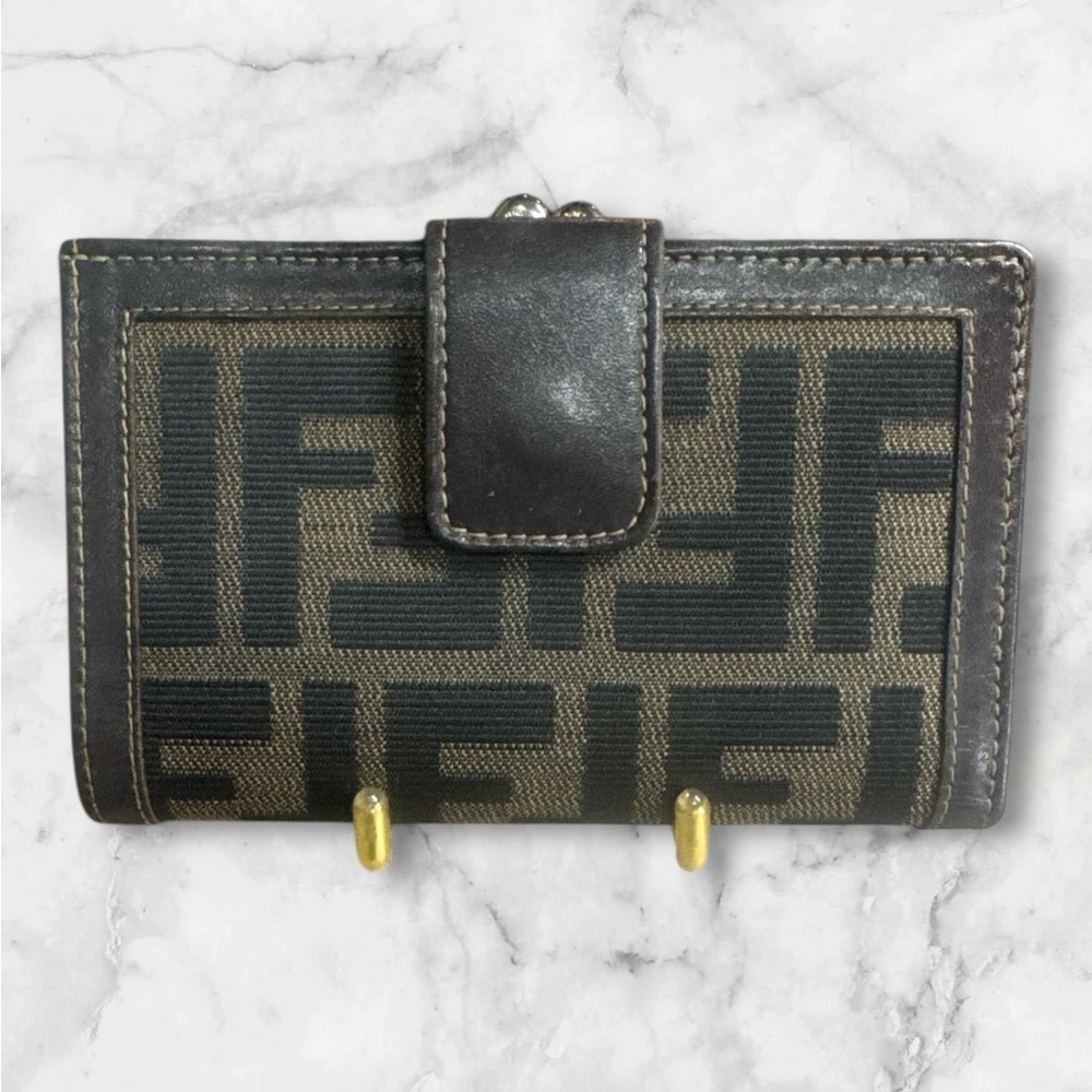 ❌SOLD ❌Fendi Black and Brown Xucca Kisslock Logo Wallet